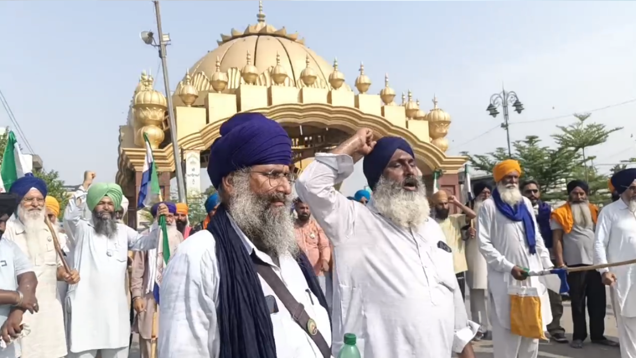 PM ਮੋਦੀ ਦੇ ਪੰਜਾਬ ਦੌਰੇ ਤੋਂ ਪਹਿਲਾਂ ਕਿਸਾਨਾਂ ਦਾ ਵਿਰੋਧ: ਅੰਮ੍ਰਿਤਸਰ 'ਚ ਪੁਤਲਾ ਸਾੜ ਕੇ ਕੇਂਦਰ ਦੀਆਂ ਨੀਤੀਆਂ ਖ਼ਿਲਾਫ਼ ਪ੍ਰਦਰਸ਼ਨ Farmers burn PM Modis effigy