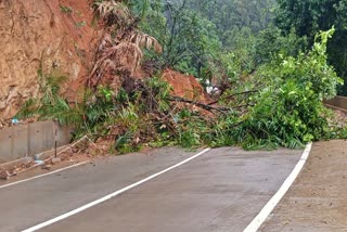 rain-again-in-uttara-kannada-landslide-at-devimane-ghat-traffic-disruption
