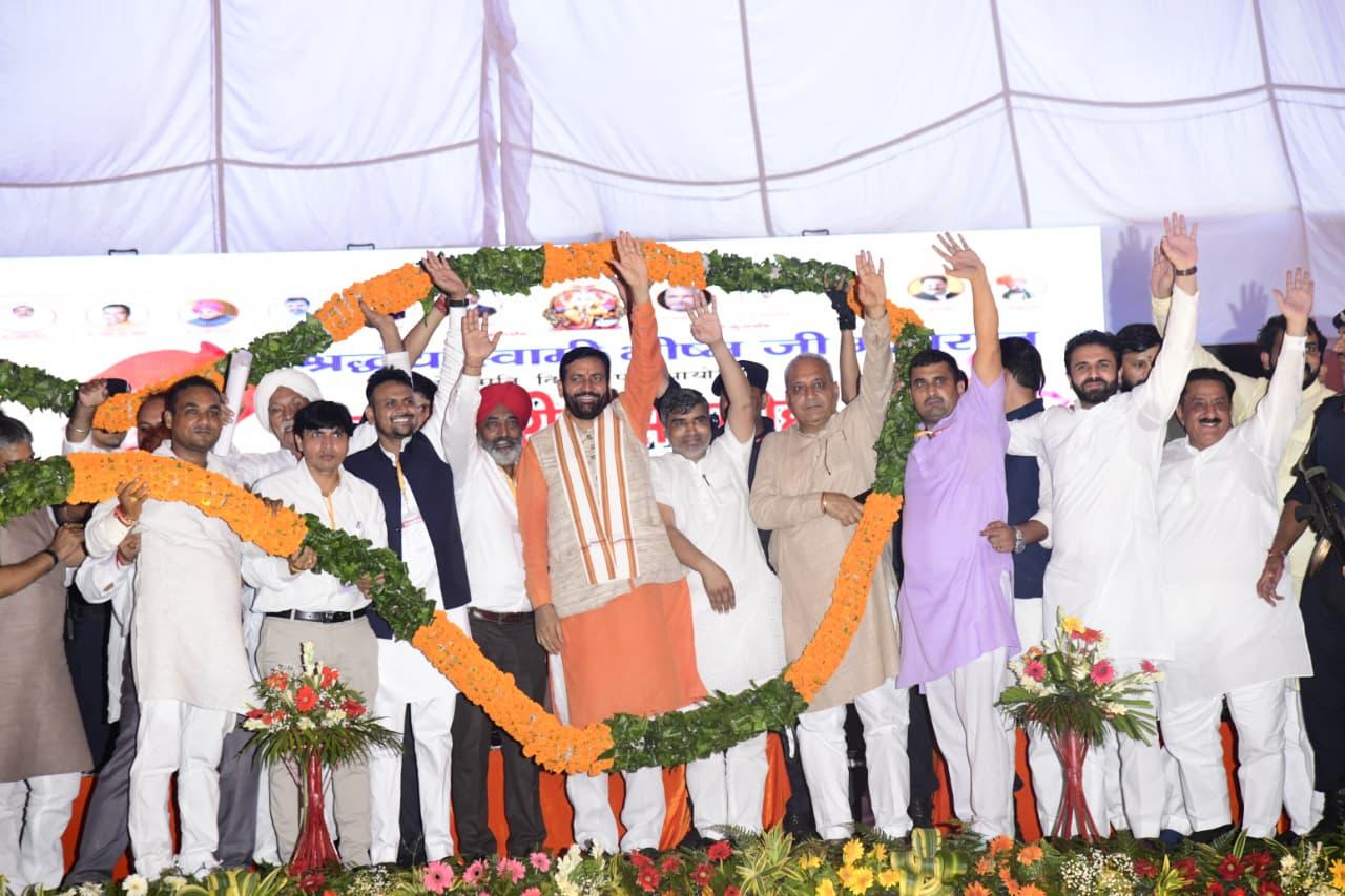 कुरुक्षेत्र की अनाज मंडी में सीएम नायब सैनी का स्वागत