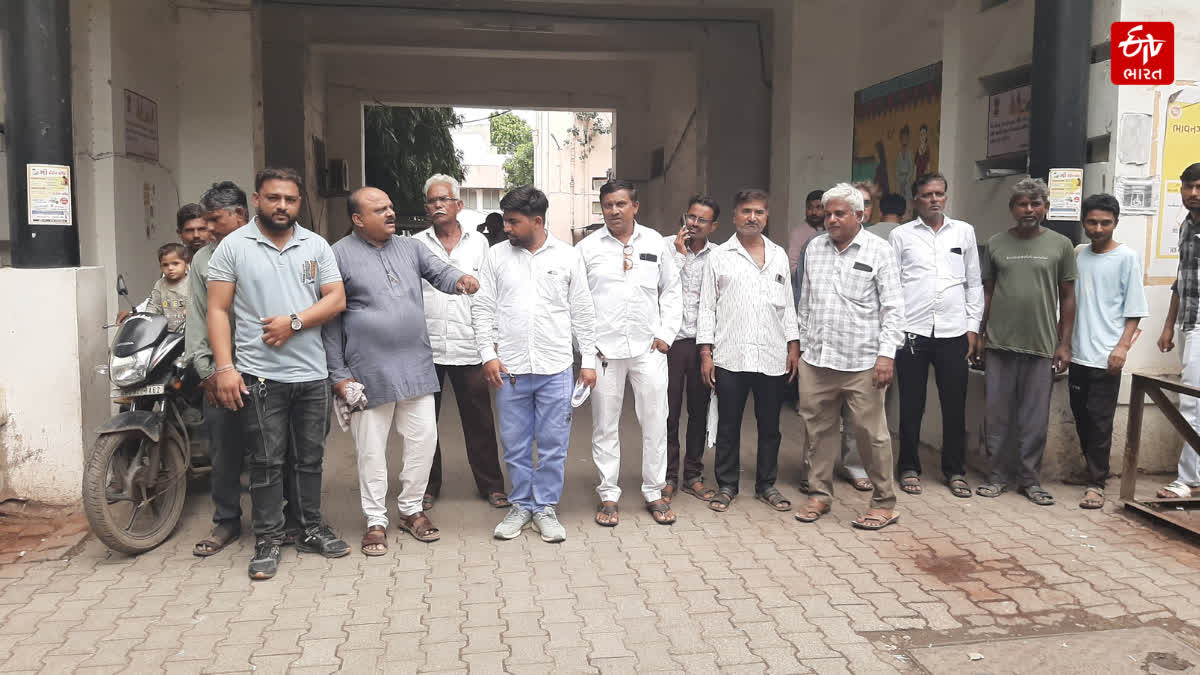 ભાવનગરના માઢીયા ગામમાં અન્ય જ્ઞાતિના લોકોને સીધી જમીન ફાળવતા રોષ