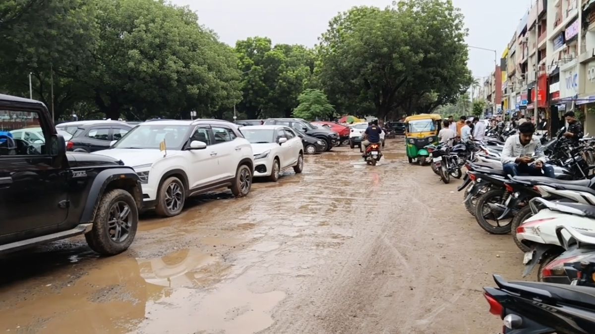 SECTOR 22 MOBILE MARKET CHANDIGARH