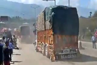 Apple Trucks Stranded On Highway Released from Kashmir to Jammu day after Nitin Gadkari assured