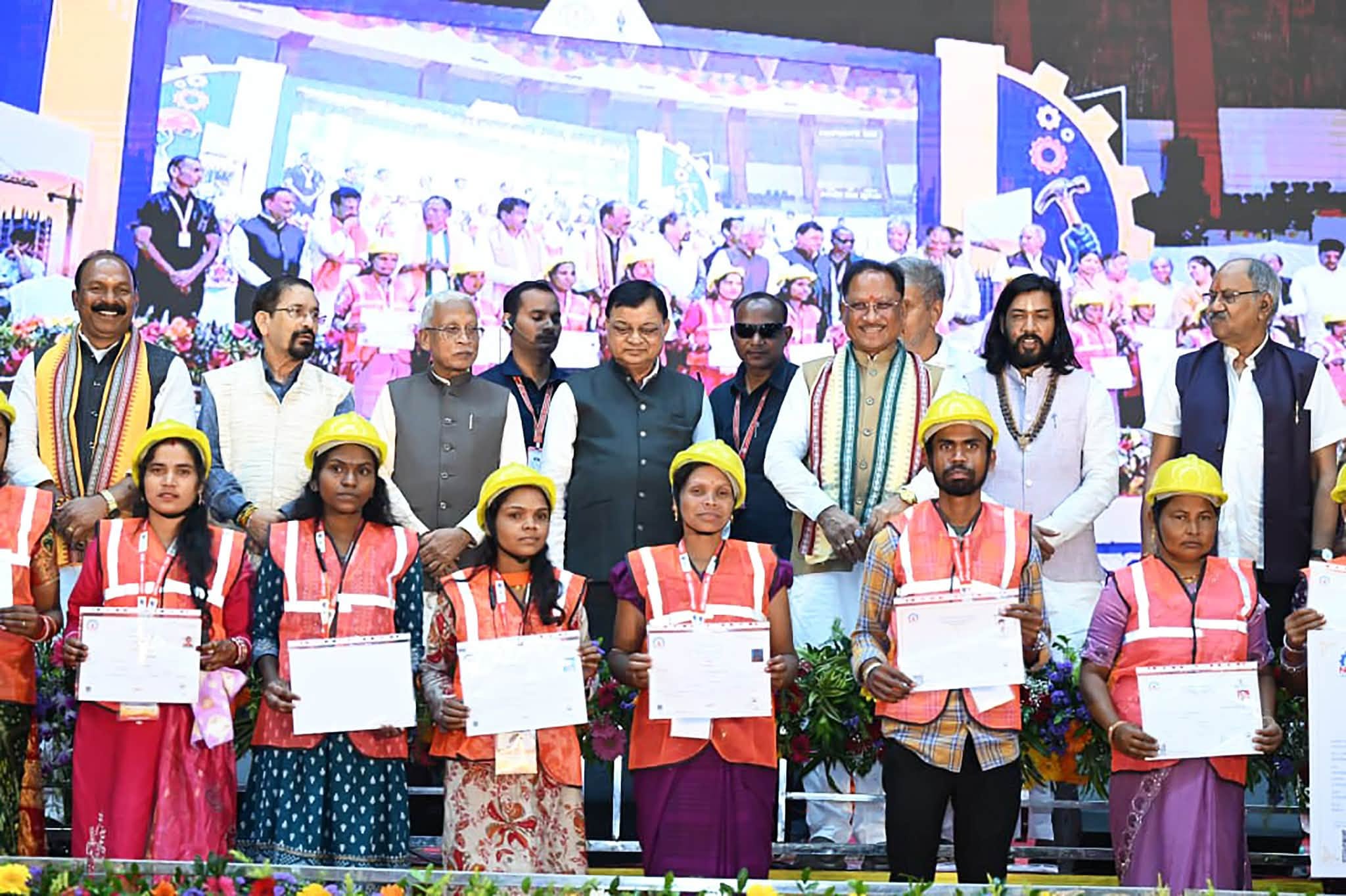 Shramik Mahasammelan: CM साय के 3 बड़े ऐलान, ई-बाइक और ई-रिक्शा पर बढ़ी सहायता 2 Workers Grand Conference