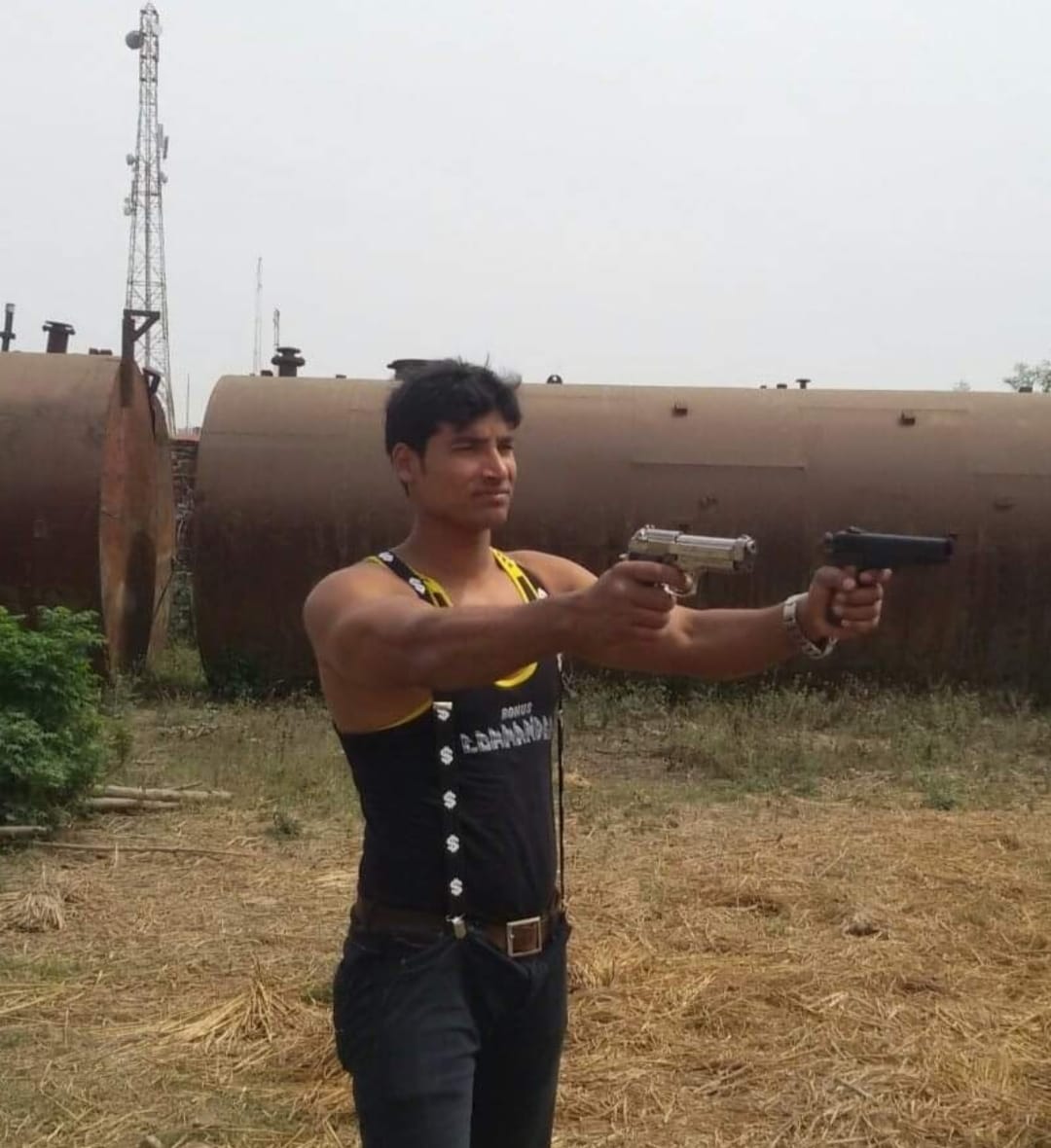 पिस्टल चलाता झोलाछाप डॉक्टर अब्दुल्ला पठान