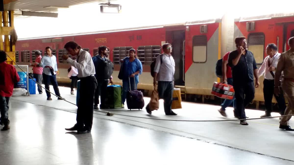 रेलवे चलाएगा विशेष ट्रेनें