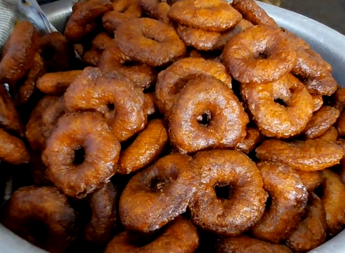 விற்பனைக்காக வைக்கப்பட்டிருக்கும் அதிரசம்