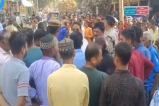 घटना के बाद मौके पर मौजूद भीड़