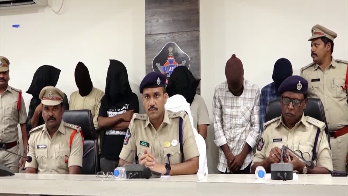 Police_Arrest_Six_People