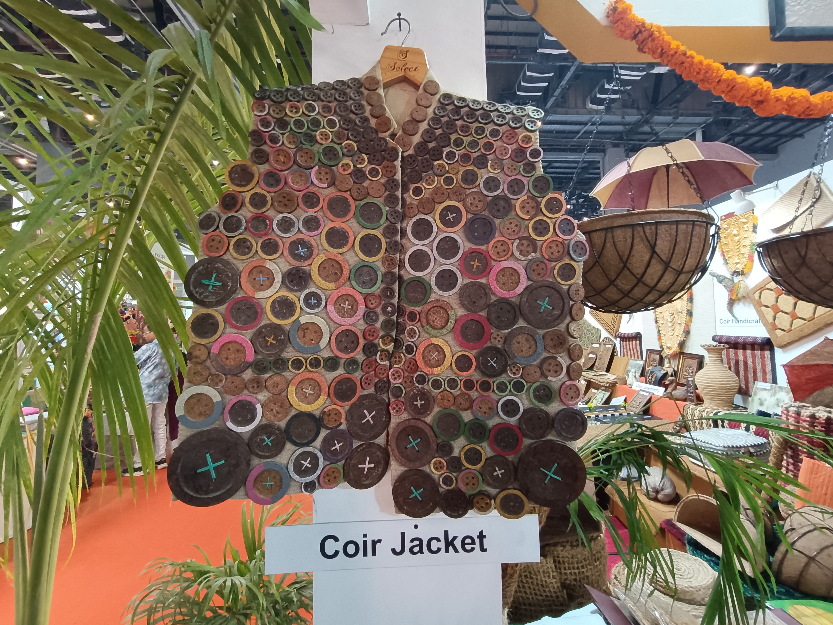 मल्चिंग मैट और वर्टिकल गार्डन बैग्स हैं बहुत उपयोगी