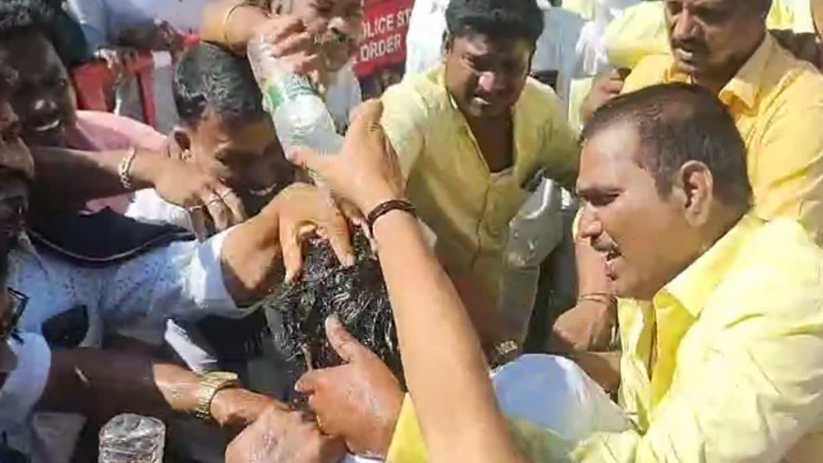 பாமக ஆர்ப்பாட்டத்தில் தீக்குளிக்க முயன்ற இளைஞர்... திடீர் பரபரப்பு