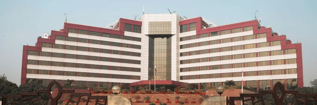 निर्माण श्रमिकों को 10 हज़ार की सहायता और 50% 'वर्क फ्रॉम होम' लागू