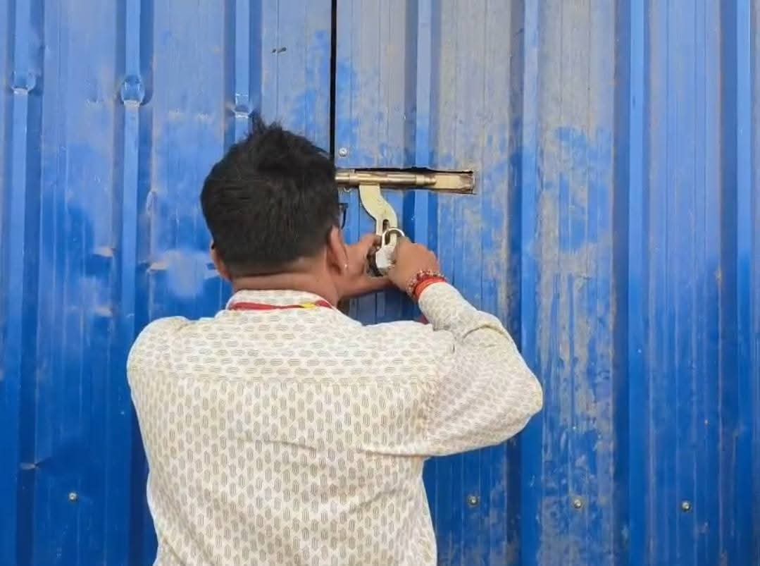 DRI team raid an illegal urea stockpile