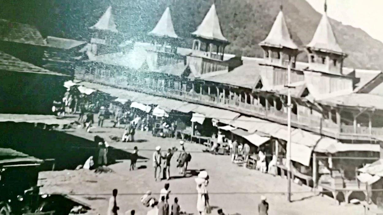 1527 ई. में बनाया गया था बाबा भूतनाथ मंदिर.