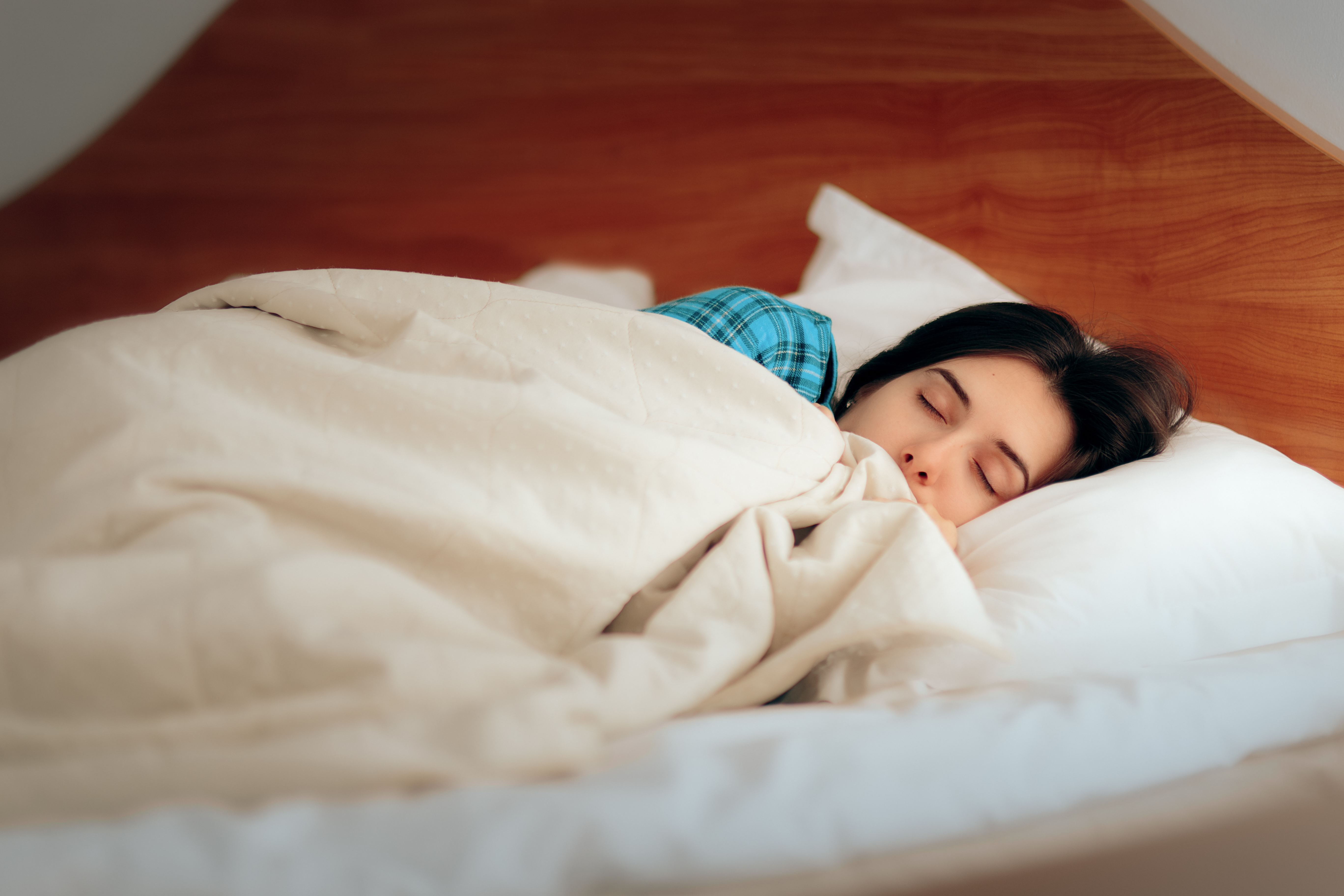 HOW MUCH SLEEP NEEDED BY AGE HOW MUCH SLEEP NEEDED FOR ADULTS HOW MUCH SLEEP DO I NEED ADULTS HOW MUCH SLEEP IS NECESSARY BY AGE