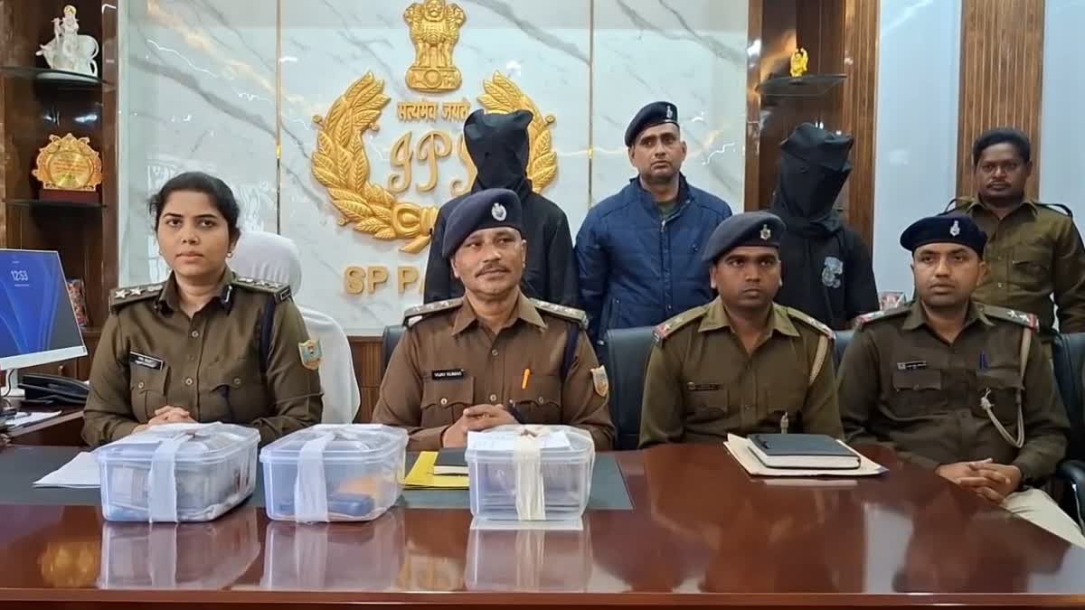 Road robbery in Pakur