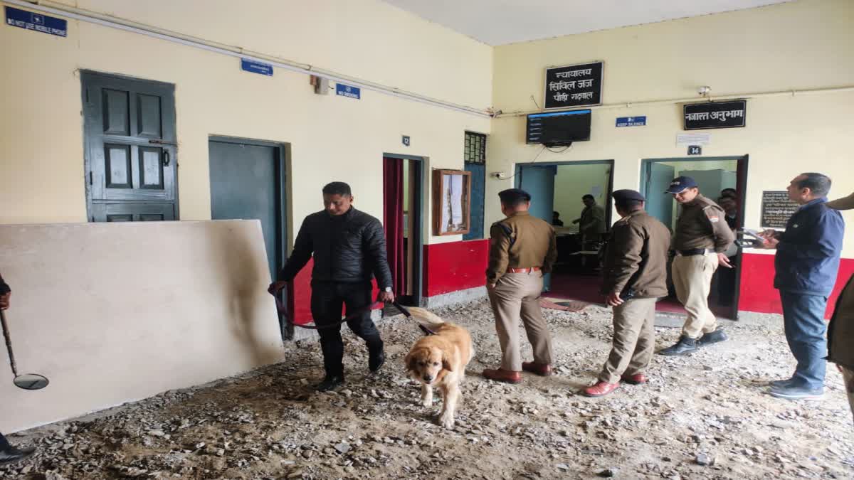 Bomb threat to Pauri court