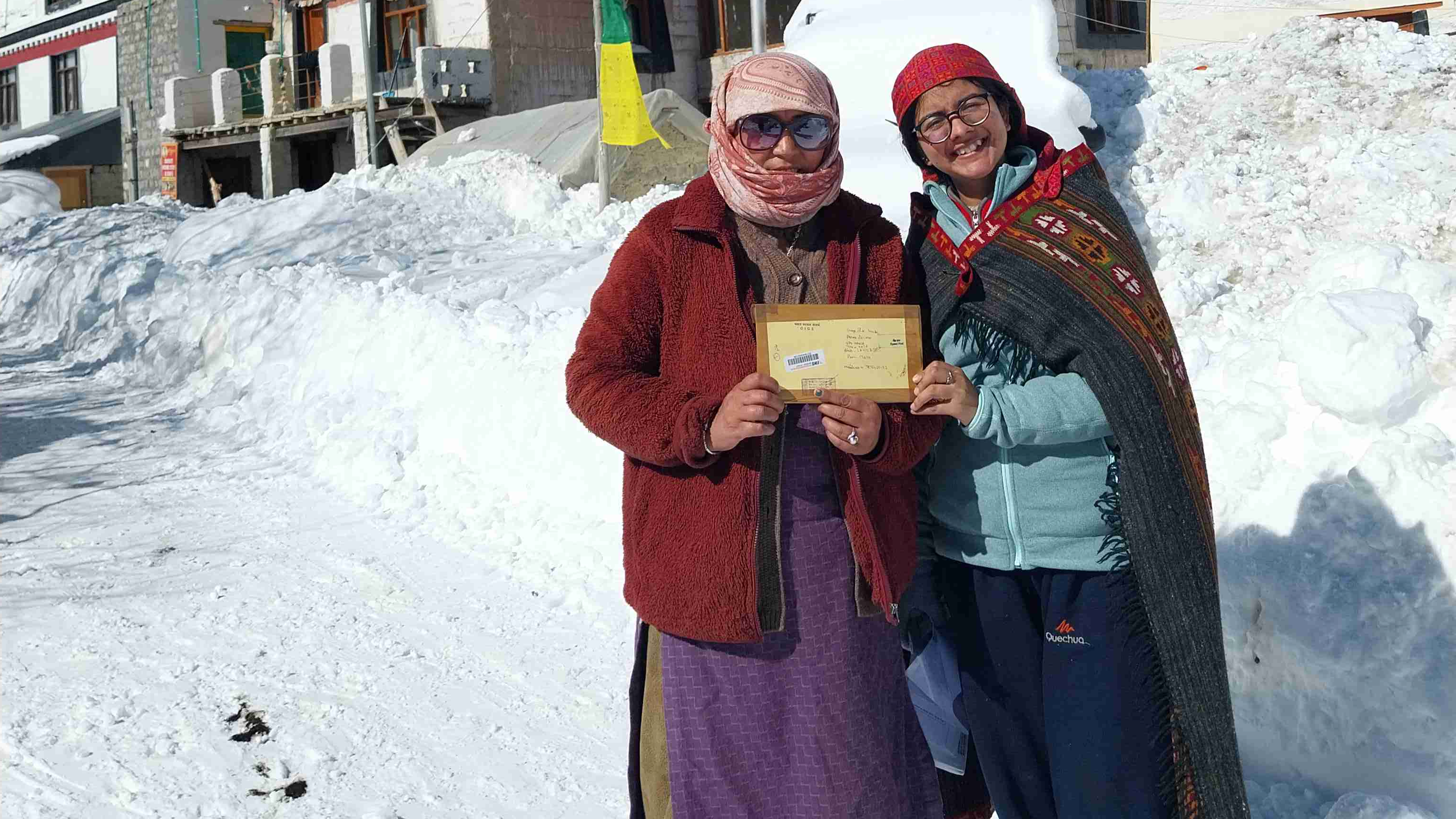 डाक बांटती शगुन