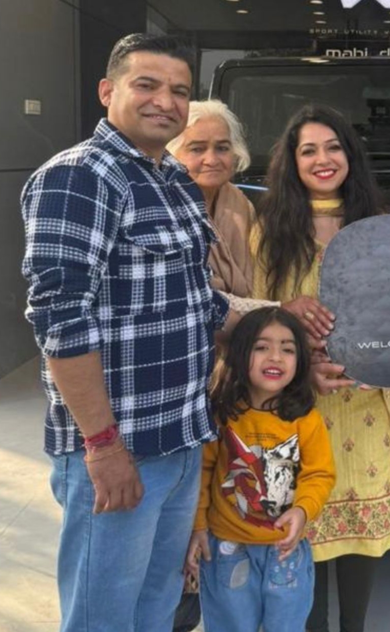 अपने परिवार के साथ हेमंत