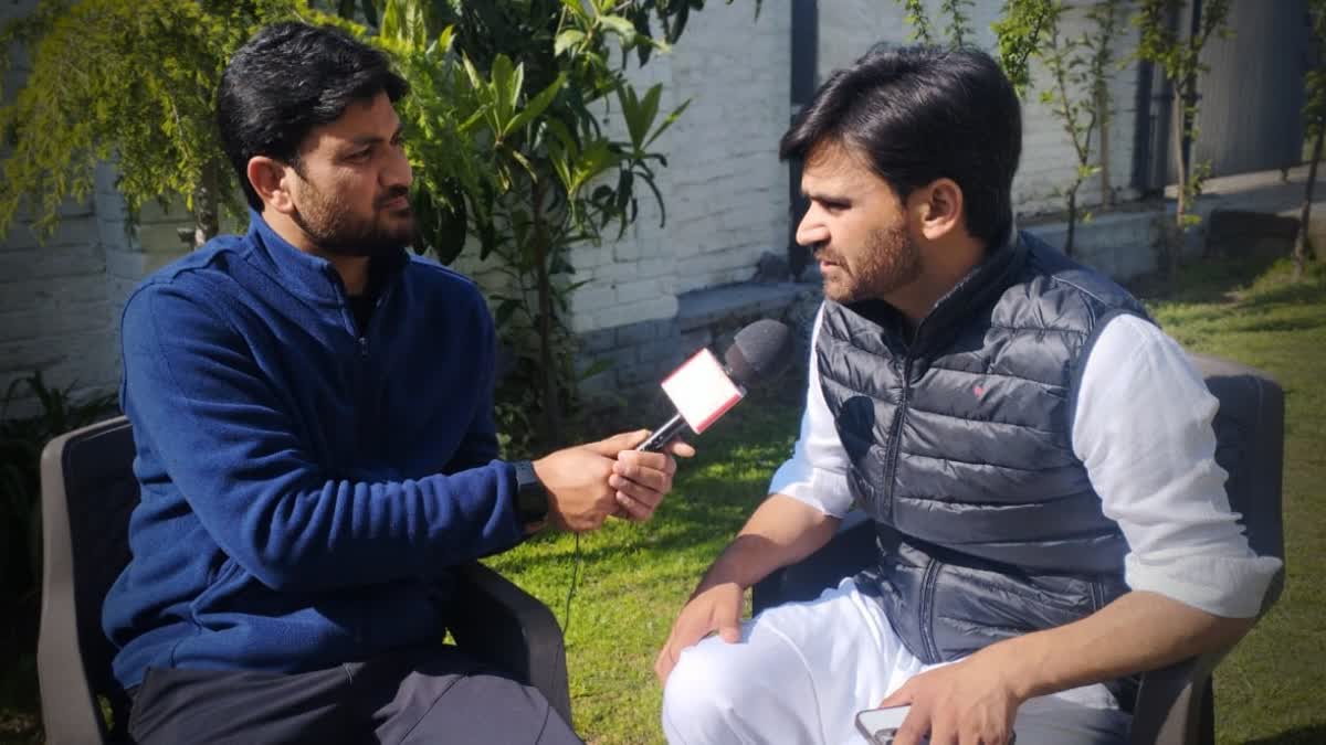 مرکزی سرکار کو یہاں کے نوجوانوں کو ایمنسٹی دینی چاہئے: وحید پرہ - Lok ...