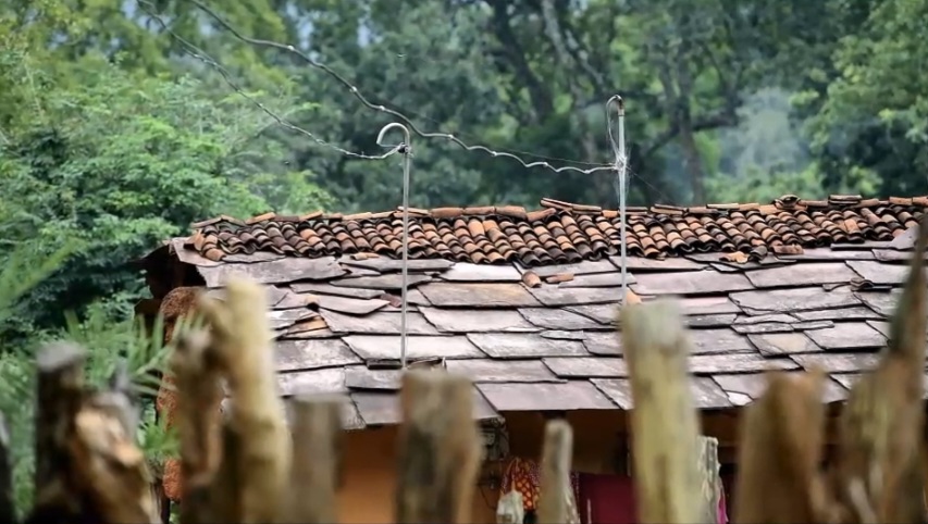 बस्तर के ग्रामीण अंधेरे से हो रहे मुक्त, हजारों परिवारों तक पहुंचाई गई बिजली