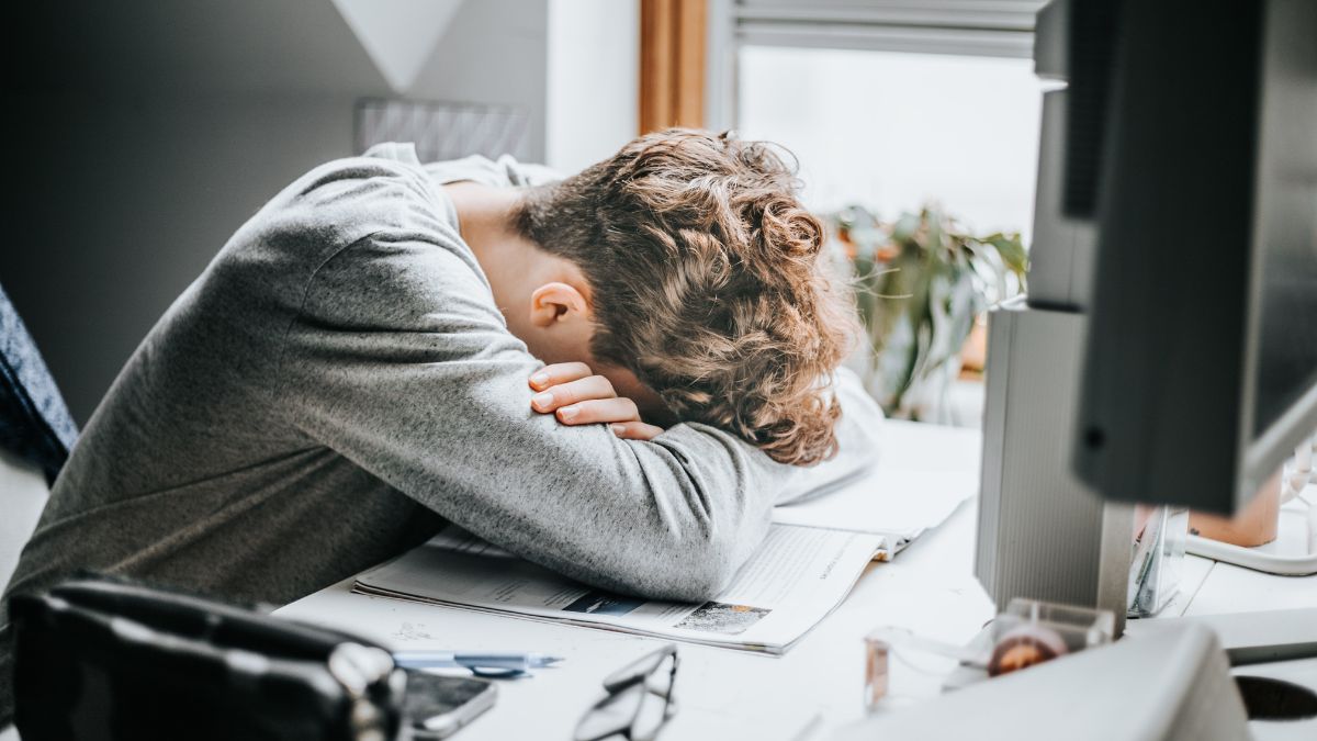 From Doomscrolling To Discipline: The Rise Of Intentional Unplugging Against Digital Fatigue
