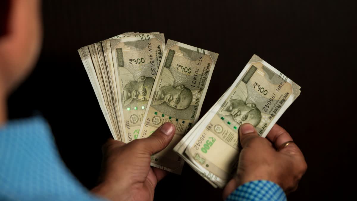 Despite countless efforts, you still can't manage to save money until the end of the month discover the smartest ways to save.