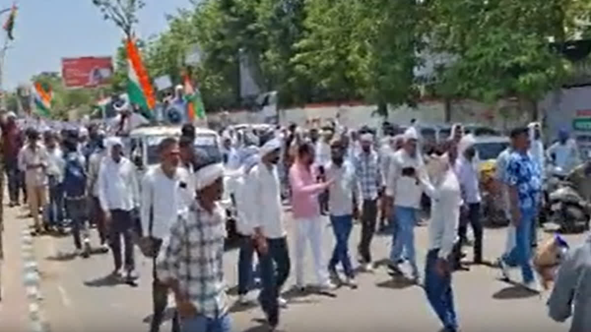 Farmers Gather at Sikar Collectorate
