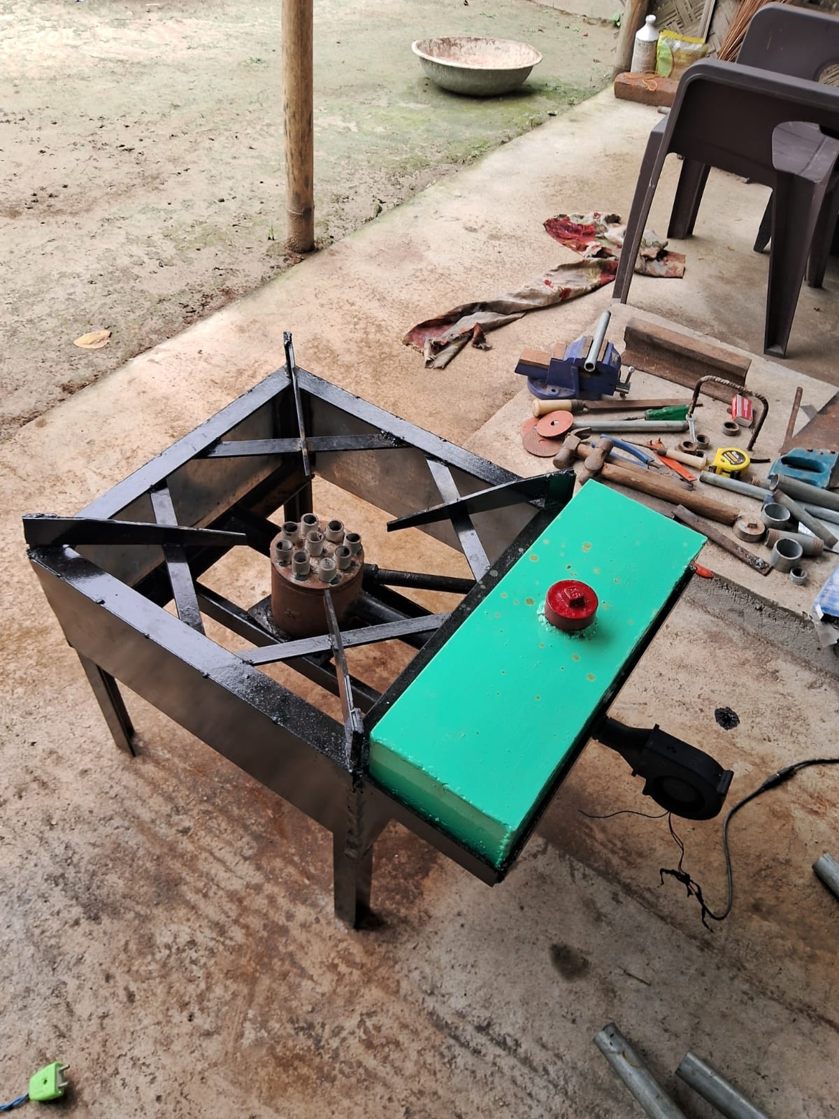 Shofiqullah from Dhing designed an highly cost-effective stove that runs entirely on used fuel