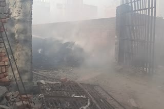 टायर स्क्रैप गोदाम में लगी आग