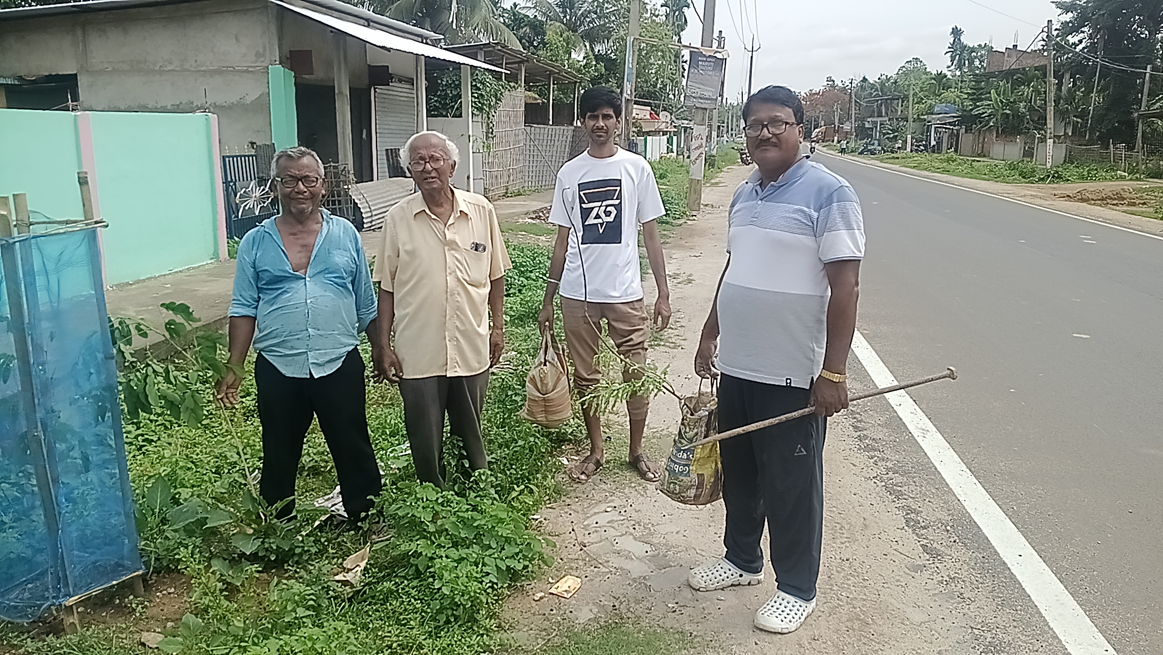 nature lover plants trees alongside the Kampur-Kathiyatoli road in Kampur