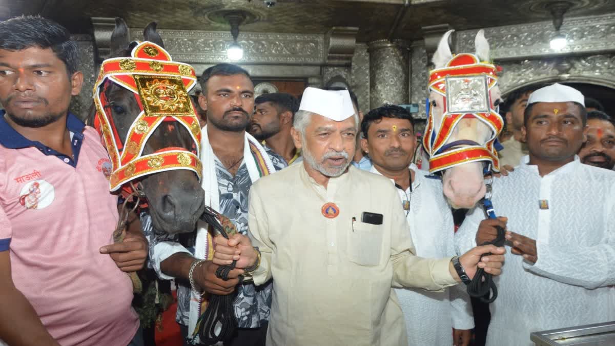 sant dnyaneshwar mauli palkhi ashwa greeted pune dagadusheth halwai ganpati