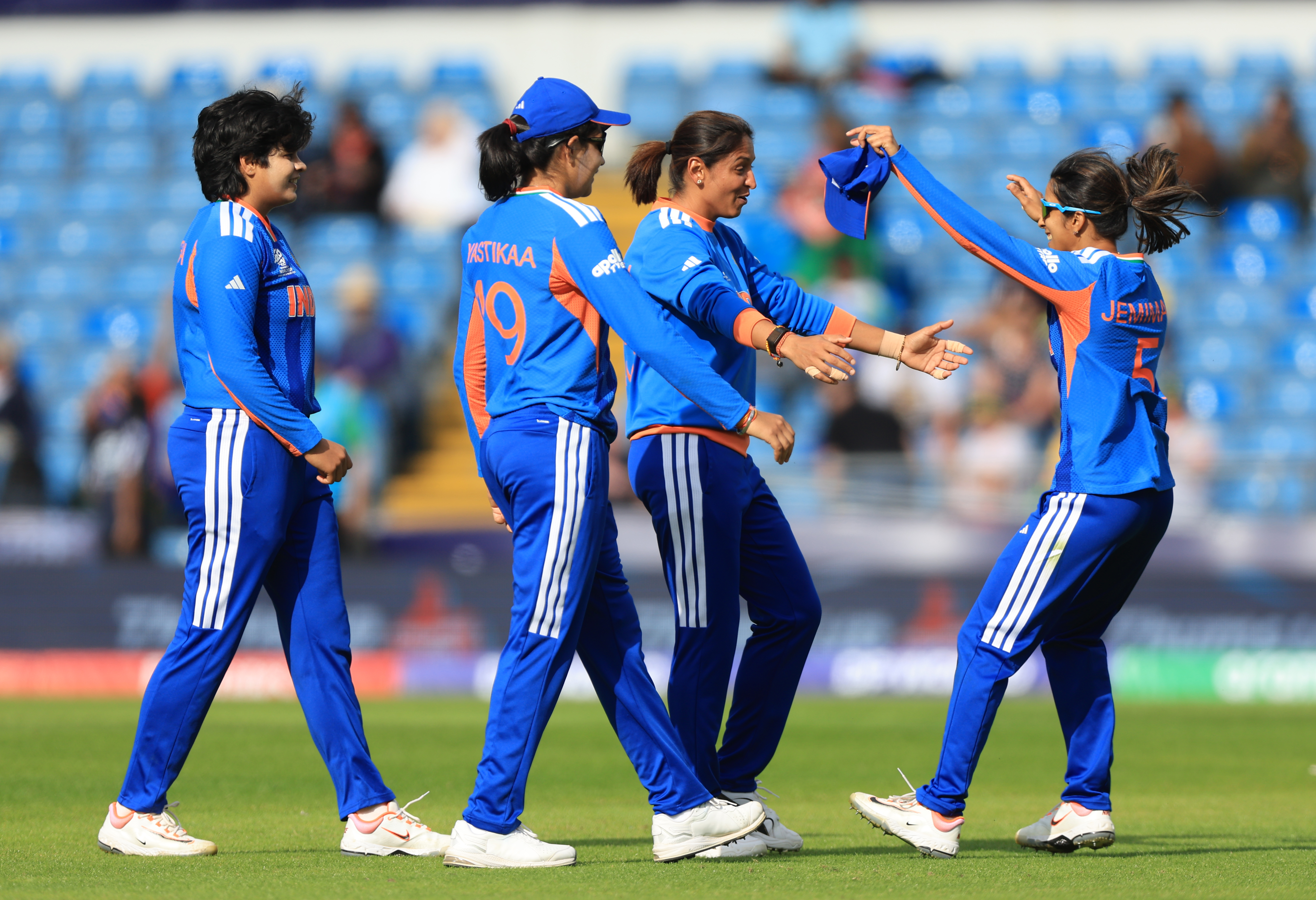 ind w vs ned w india thrash netherlands by 95 runs in womens t20 world cup 2026 smriti mandhana shafali verma Urdu News
