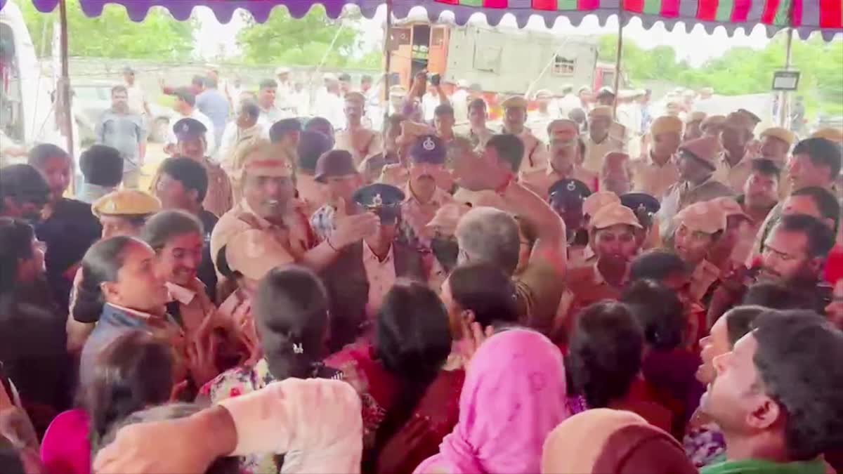 https://imgs.etvbharat.com/etvbharat/prod-images/18-07-2026/1200-675-27175900-thumbnail-16x9-bhaha.jpg