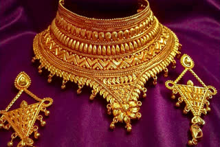 Gold jewellery set
