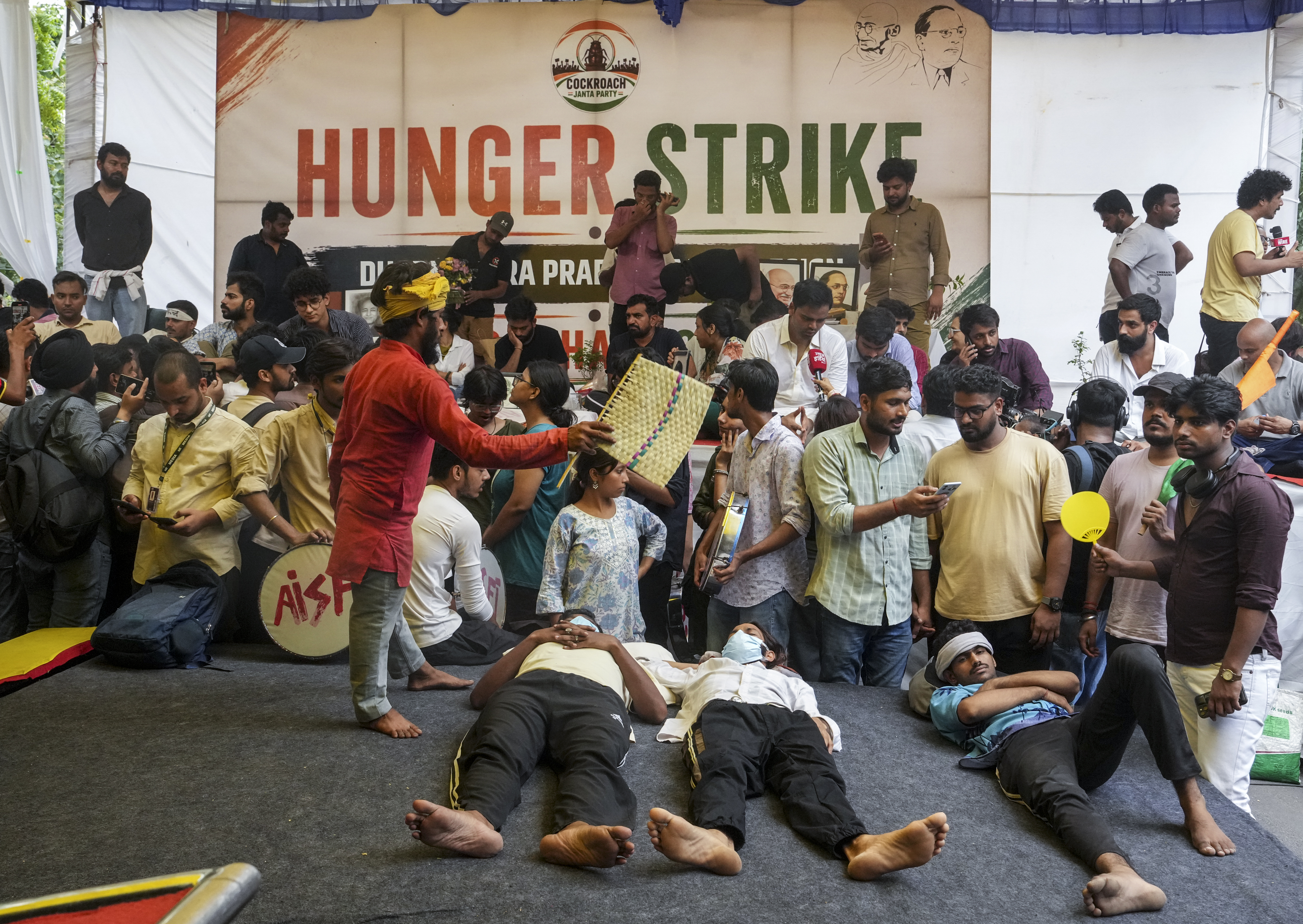 White Sheets, Scuffle And Blue Ink: How Chaos Erupted During Peaceful Protest At Jantar Mantar