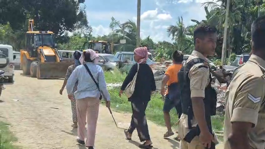 Naga women stop eviction drive