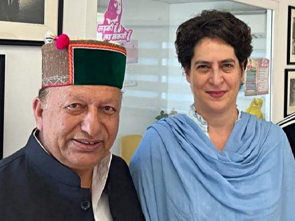 प्रियंका गांधी के साथ केहर सिंह खाची