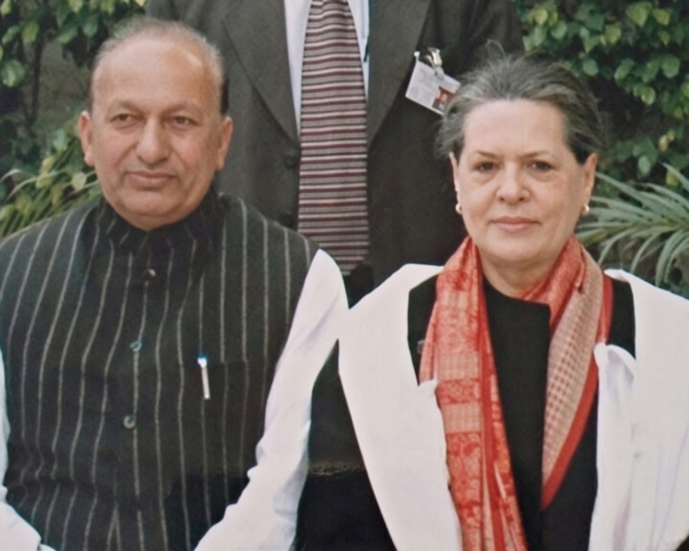 सोनिया गांधी के साथ केहर सिंह खाची