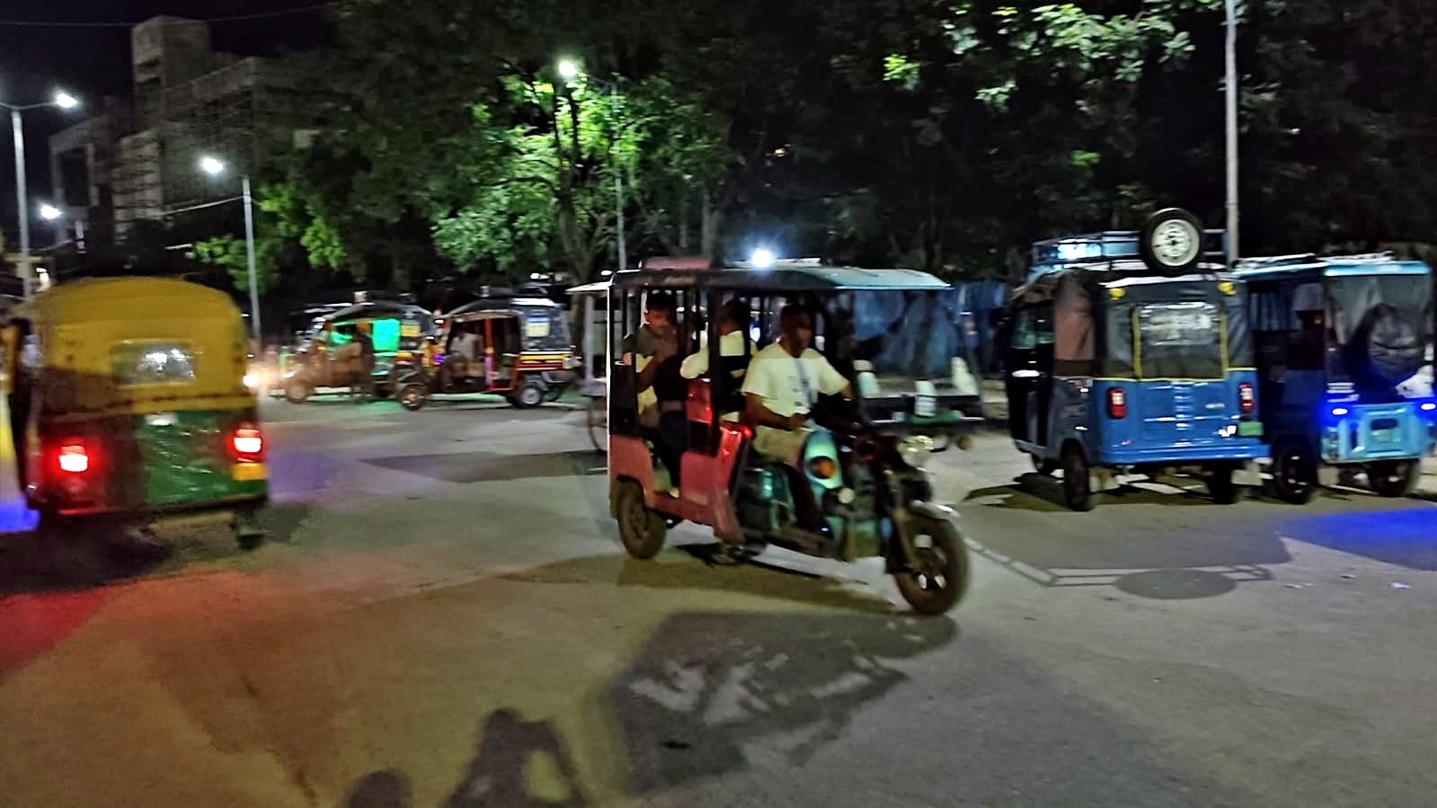 E RICKSHAW DRIVERS GAYA