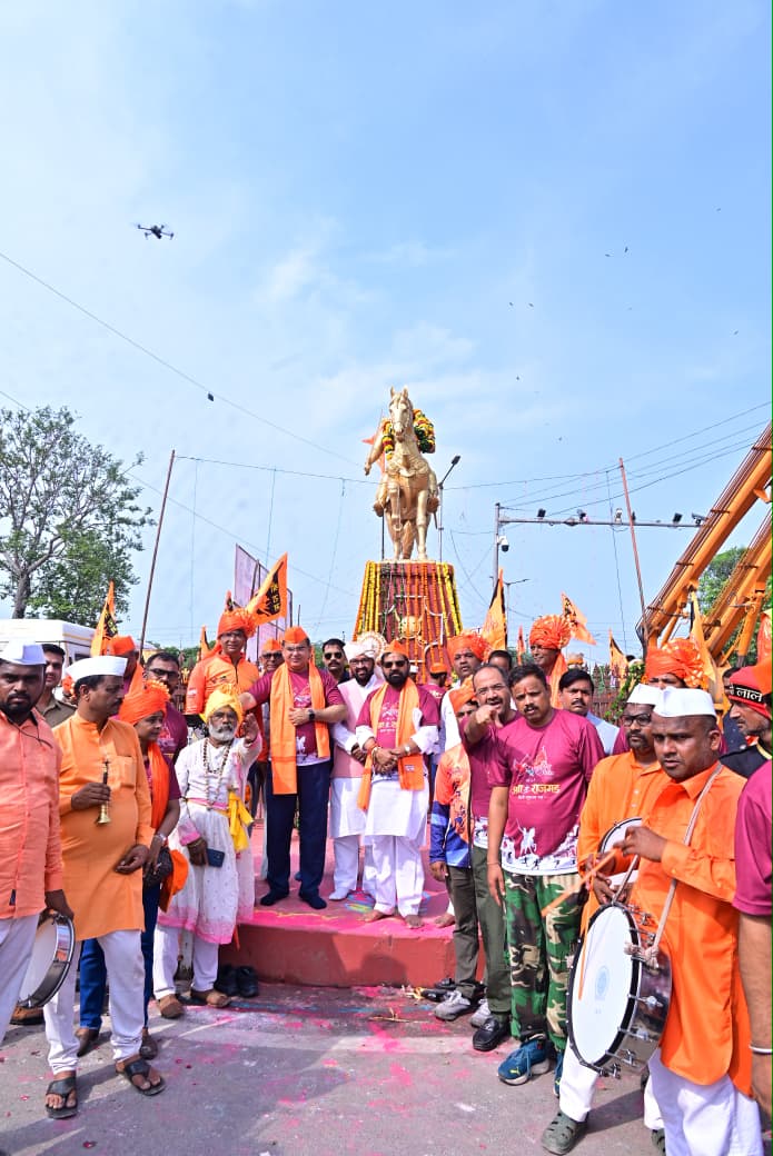 आगरा से गरुड़ क्षेप यात्रा शुरू