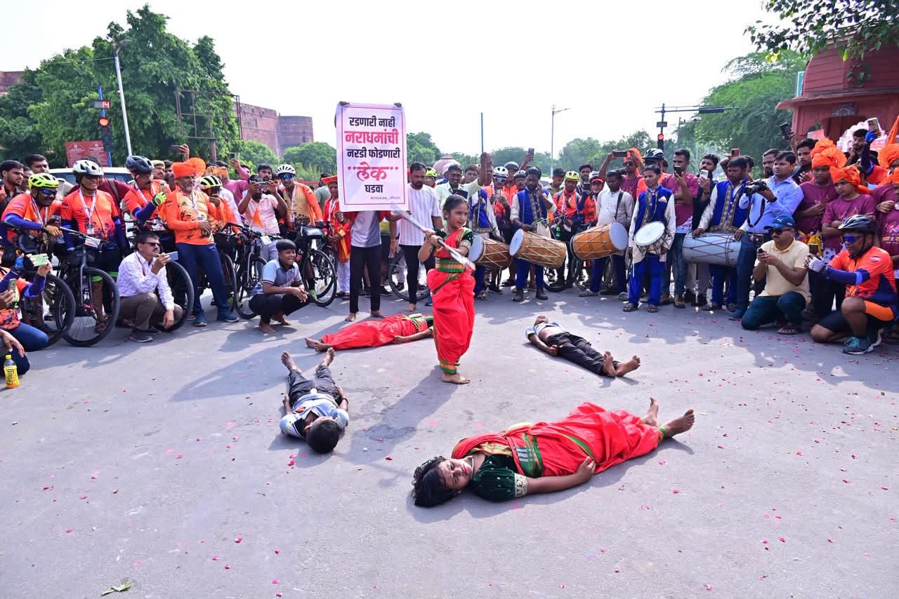 आगरा से गरुड़ क्षेप यात्रा शुरू