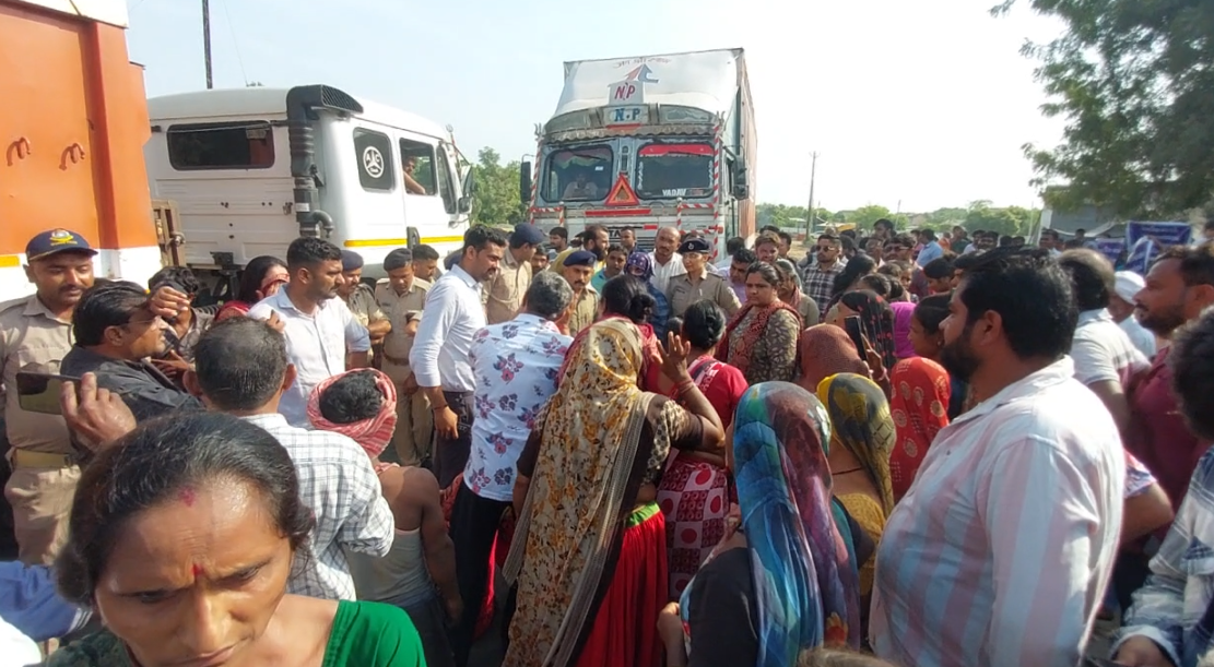 મહેસાણામાં પ્રદૂષણ ફેલાવતી ફેક્ટરી બંધ કરવા ગ્રામજનોએ 3 કલાક કર્યું ચક્કાજામ,  અધિકારીઓ તાત્કાલિક સ્થળે પહોંચ્યા