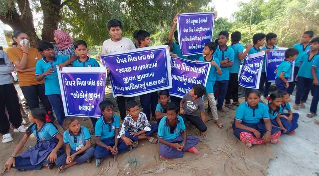 મહેસાણામાં પ્રદૂષણ ફેલાવતી ફેક્ટરી બંધ કરવા ગ્રામજનોએ 3 કલાક કર્યું  ચક્કાજામ, અધિકારીઓ તાત્કાલિક સ્થળે પહોંચ્યા