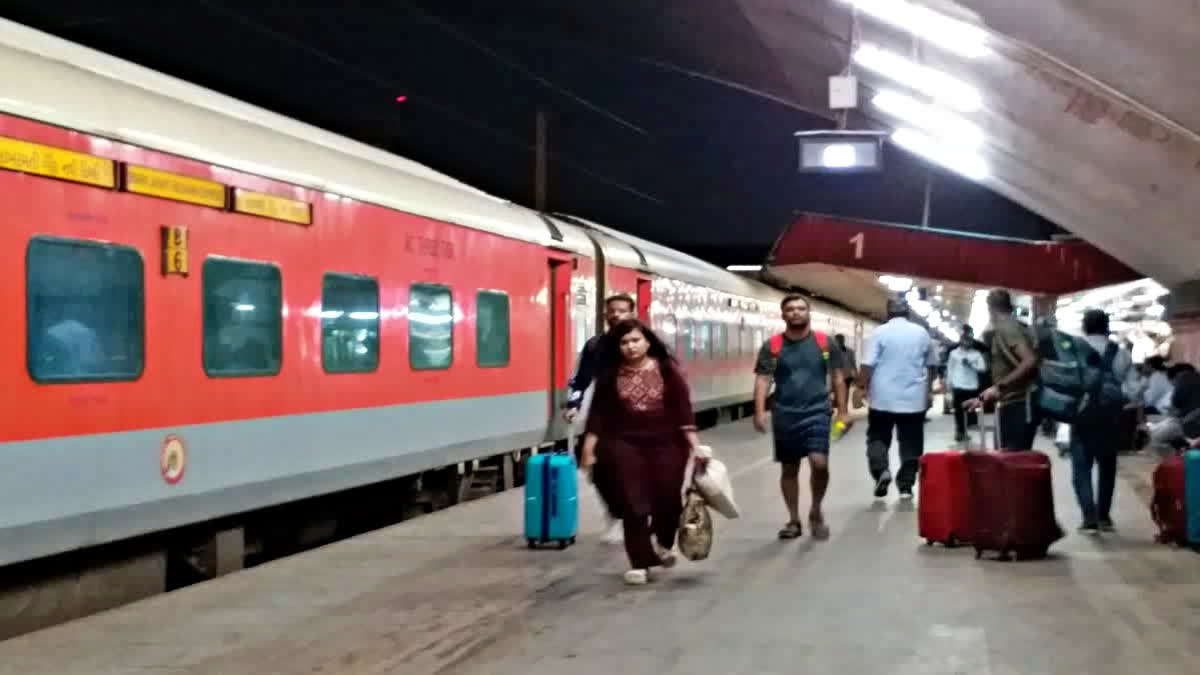 सर्दियों में आपकी रेल यात्रा कैसे हो सुरक्षित? रेलवे का विशेष अभियान Railway Special Security Campaign