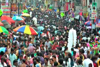 மதுரை மாசி வீதிகளில் தீபாவளி ஷாப்பிங் செய்யும் மக்கள்