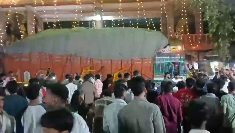 TRUCK CRUSHED DEVOTEES GWALIOR