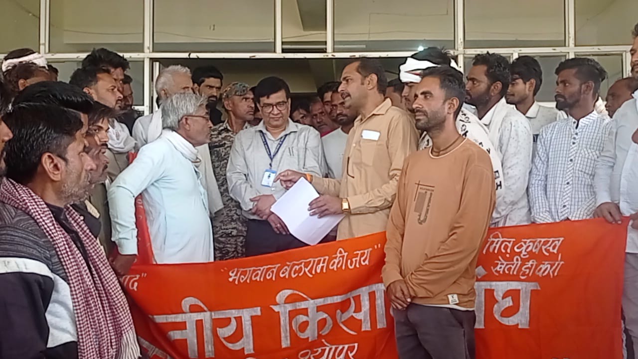 गलत खाद सप्लाई में MP देश में दूसरे स्थान पर, कमलनाथ ने सरकार पर उठाए सवाल गलत खाद सप्लाई में MP देश में दूसरे स्थान पर, कमलनाथ ने सरकार पर उठाए सवाल