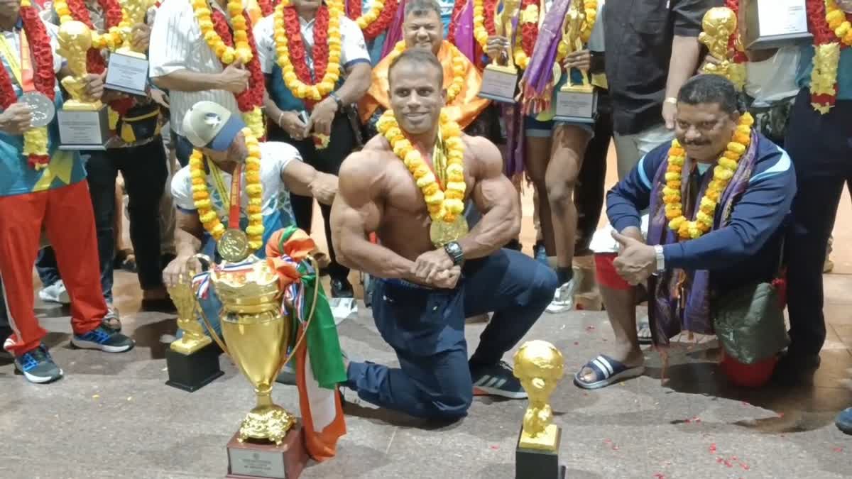 உலக ஆணழகன் போட்டியில் மூன்றாவது முறையாக வென்று தமிழ்நாடு வீரர் சரவணன் மணி சாதனை