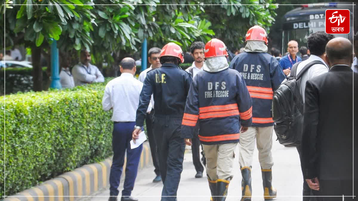 Several schools and courts in Delhi received bomb threats, police investigating