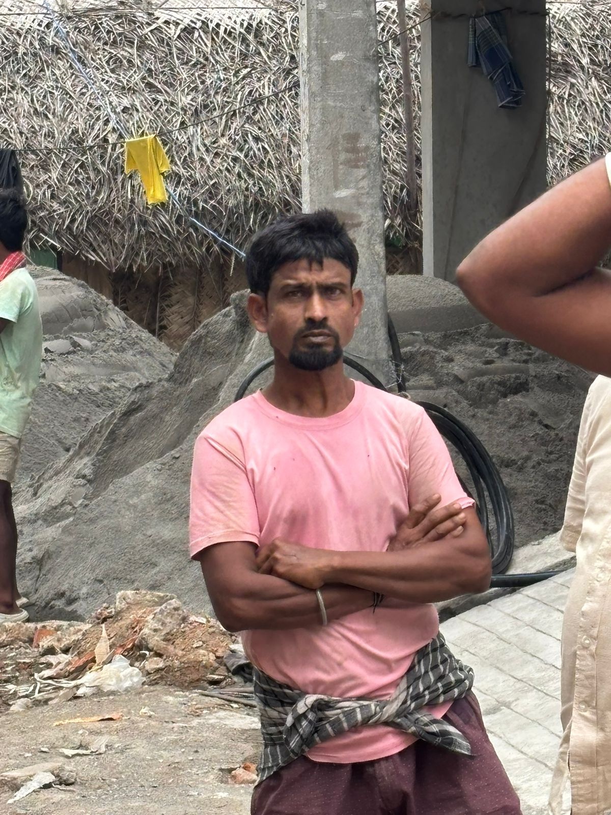 நாய்களை அடித்துக் கொன்று தூக்கி வீசிய வடமாநில தொழிலாளி மீது வழக்குப்பதிவு